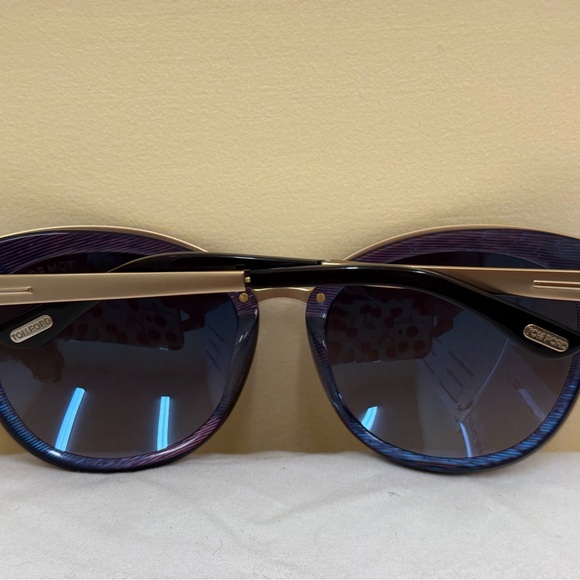 Tom Ford Elegant Black Sunglasses main image 2